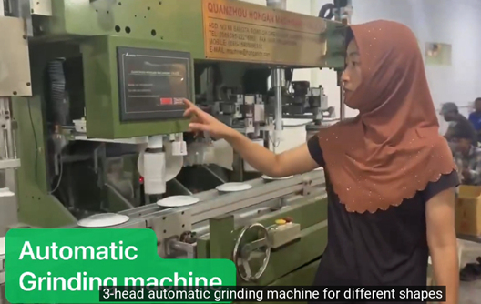 Comment polir automatiquement des plaques de mélamine ?